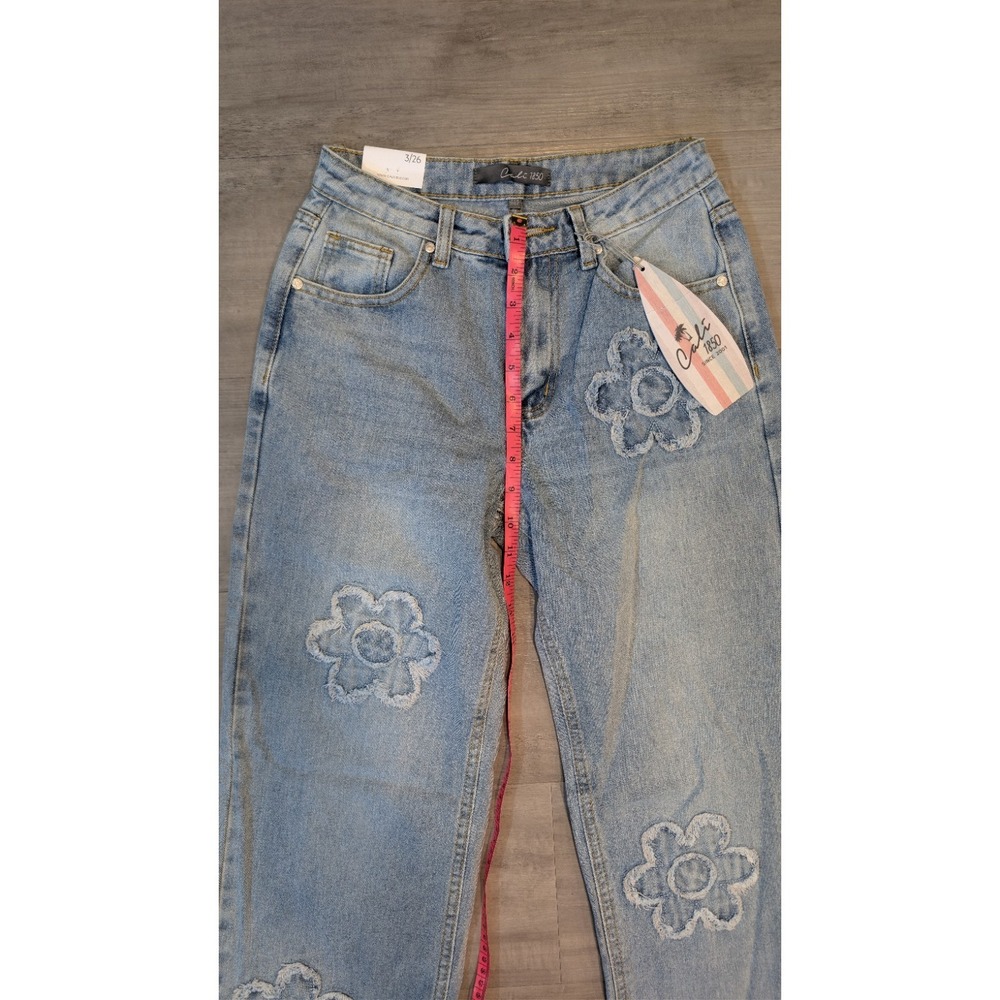 Cali 1850 Floral Embroidered Straight-Leg Jeans Women's Size 3/26 Light Wash - Picture 2 of 4